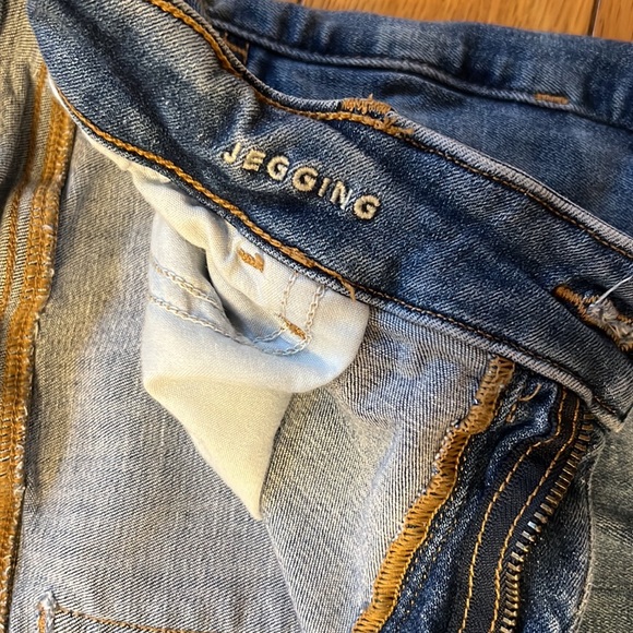 American Eagle Jeans - Picture 6 of 9